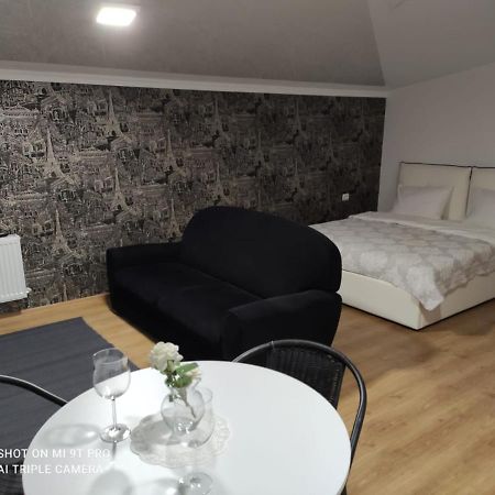 Studio In The Center City Chisinau Exterior foto